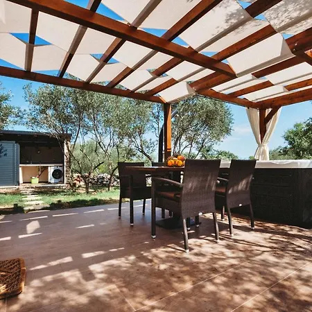 Villa Capesanta Atraktivna Kamena Kucica Lukoran Exterior foto