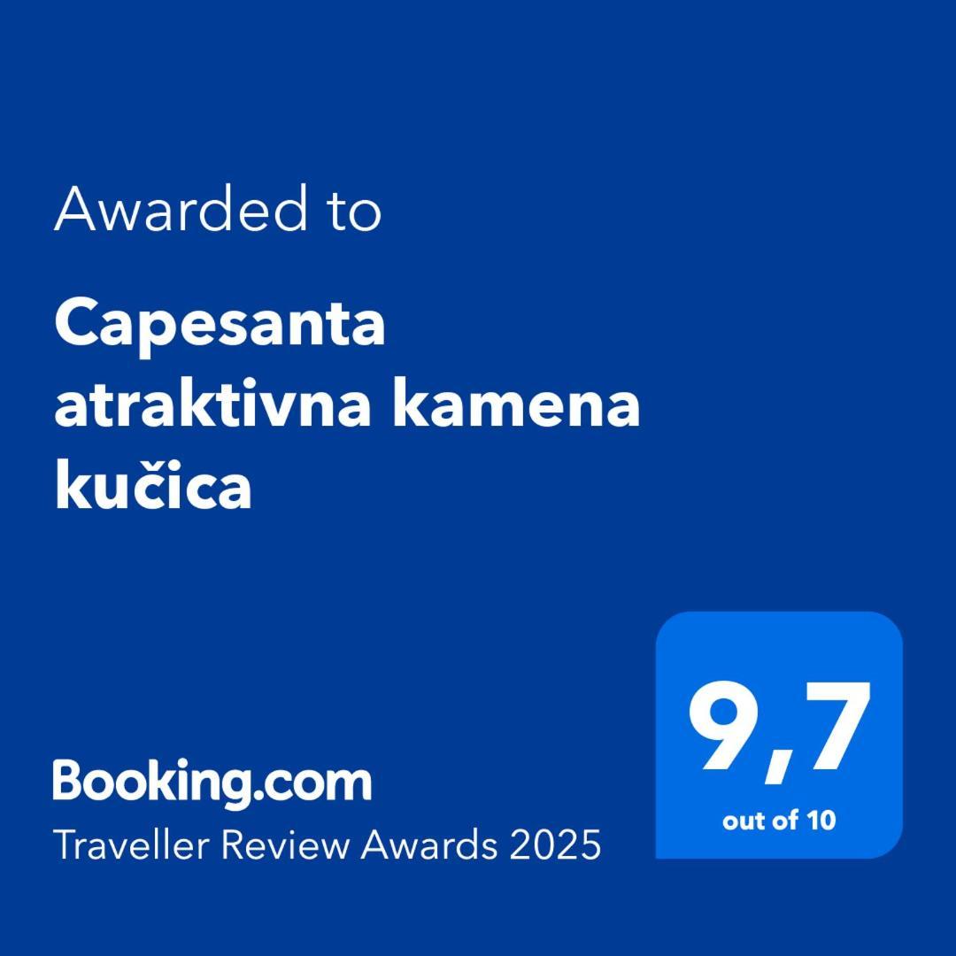 Capesanta Atraktivna Kamena Kucica Case de vacanță